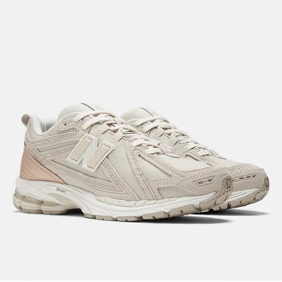 New Balance Beige Sneakers - Picture 1 of 6